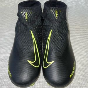 Nike Phantom Vision Academy Soccer Cleat NEW Size9